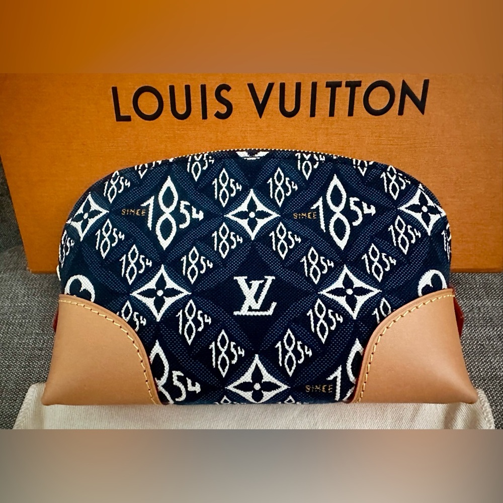 NWT AUTHENTIC LOUIS
VUITTON Pochette Cosmetique 1854 Bleu - Limited Edition - Picture 7 of 12